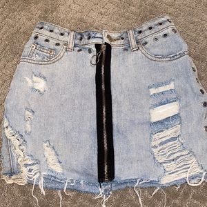 Signature 8 Denim skirt with black zipper